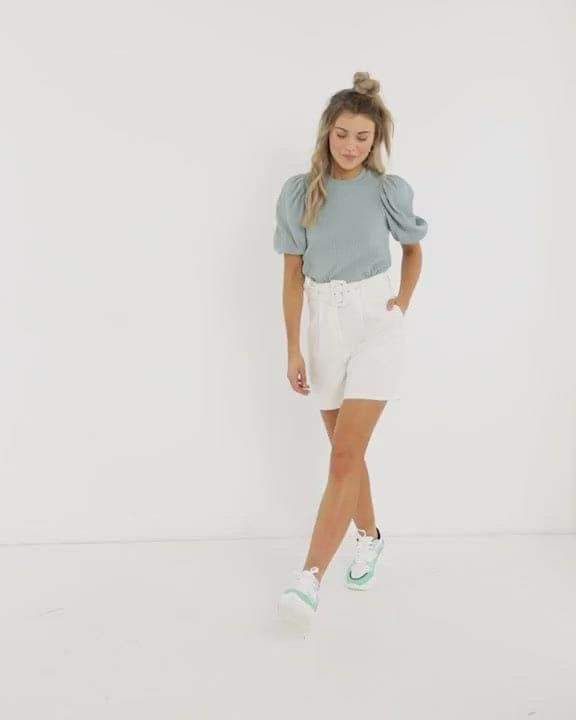 https://www.chicstoredaily.store/storage/main/video/video-1.mp4